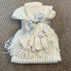 New York & Co Glove and Scarf set